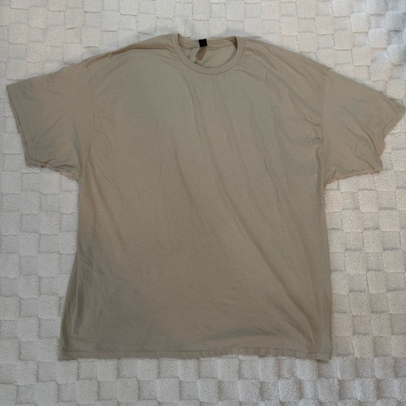 Gildan G300 Men’s Beige Tan Light Cotton T-Shirt, Soft Relaxed Fit Size 3XL NWOT - Picture 1 of 4